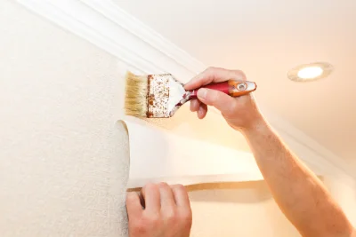 Pose de papier peint à Arcizac-ez-Angles — revêtements muraux et toiles de verre